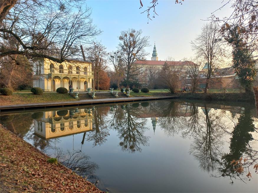 Auf Entdeckungstour zwischen Schloss, Schuhmuseum und Sliwowitz