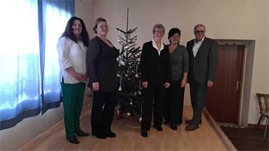 Schriftführerin Beate Christandl, Andrea Gschiel (Schriftführerin in Stellvertretung), Obfrau Franziska Rath, Kassiererin und Vizebürgermeisterin Marianne Hackl und Bürgermeister Kurt Wagner (v.l.).