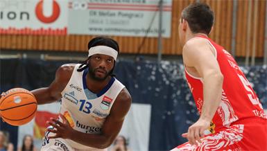 Schritt eins ist gemacht! Quincy Diggs (l.) und die Gunners besiegten die Lions am Tag der Arbeit.