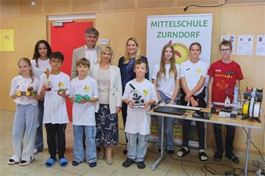 Schulqualitätsmanager Werner Zwickl, Direktorin der Mittelschule Zurndorf Gerda Kappel und Bildungslandesrätin Daniela Winkler freuten sich über das rege Interesse beim MINT-Vormittag.