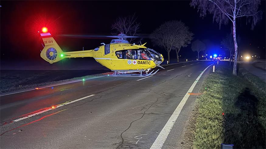 Schwerer Verkehrsunfall auf der B65 PKW touchiert Baum und überschlägt sich