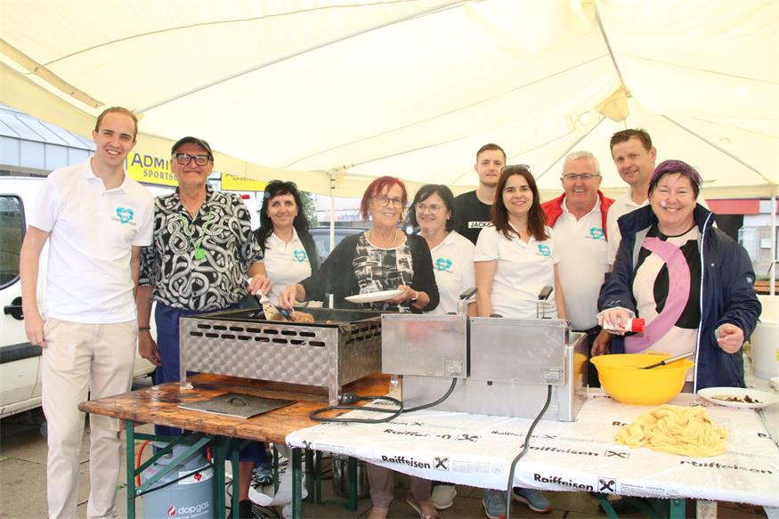 Sebastian Riegler, Ladislaus Horvath, Doris Hosiner, Stadträtin Gerlinde Heger, Paula Pichler, Hannes Heisz, Stadträtin Eva Maria Kneisz, Herbert Ohr, Bürgermeister Johann Heisz und Vizebürgermeisterin Christina Köppel trotzten dem schlechten Wetter und ließen sich die gute Laune nicht verderben.
