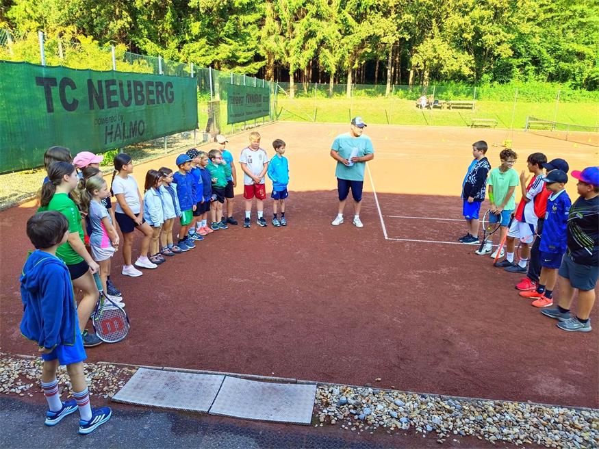 Seit gestern findet in Neuberg ein abwechslungsreiches Tenniscamp für sportbegeisterte Kinder statt. 