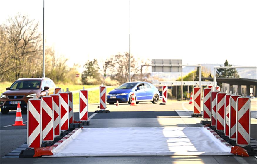 Seuchenteppiche an den Grenzen ausgelegt