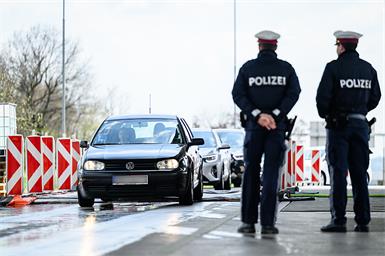 Seuchenteppiche bei den größeren Grenzübergängen