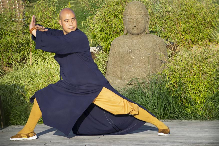 Shaolin-Großmeister Shi Yan Liang aus China vermittelt Künste des Tai-Chi, Qi-Gong, Kung-Fu und der Chan-Meditation.