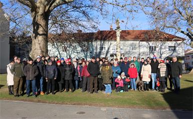 Silvesterwanderung. Zahlreiche Wanderer verabschiedeten mit der Volkspartei Neckenmarkt das vergangene Jahr.