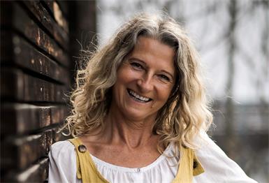 Silvia Hoanzl lebt und arbeitet in Neustift bei Schlaining.