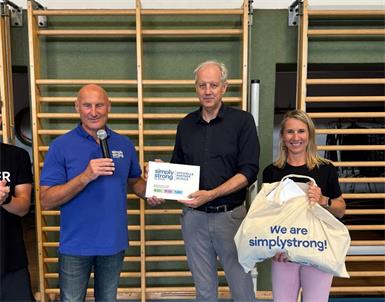 Simply Strong-Begründer Werner Schwarz, Direktor Klaus Pahr und (W)immerfit-Initiatorin Karina Toth (v.l.)
