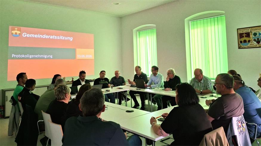 Sitzung. Die Gemeinderäte in Wimpassing besprachen unter anderem einen Entwurf zu einem möglichen neuen Feuerwehrhaus.