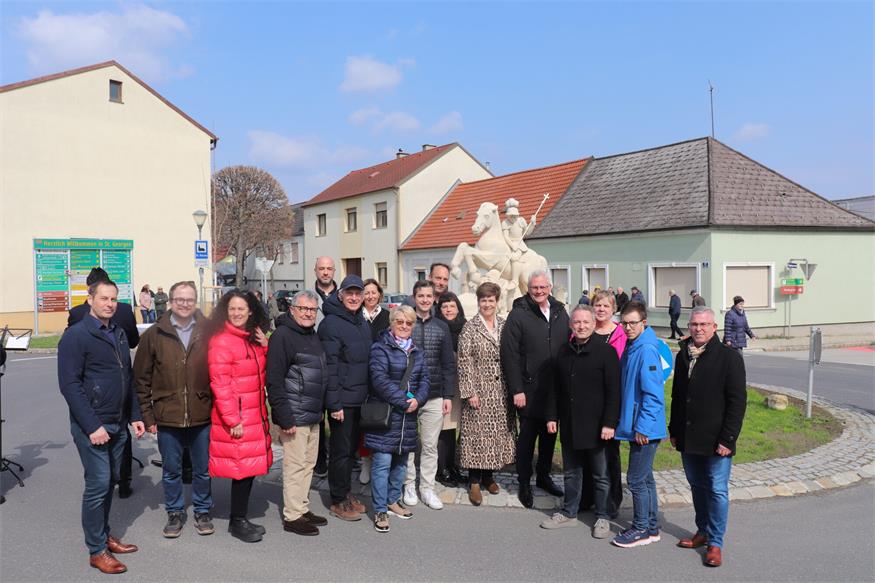 Enthüllung der neuen Heiligen-Georgs-Statue in St. Georgen