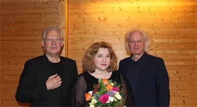 Sofya Gulyak mit den Intendanten Eduard und Johannes Kutrowatz bei der Matinee der Barocktage im Liszt-Zentrum Raiding.