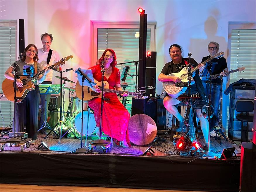 Sonja Tegischer präsentierte ihre Songs mit der Band Mr. Bojangles.