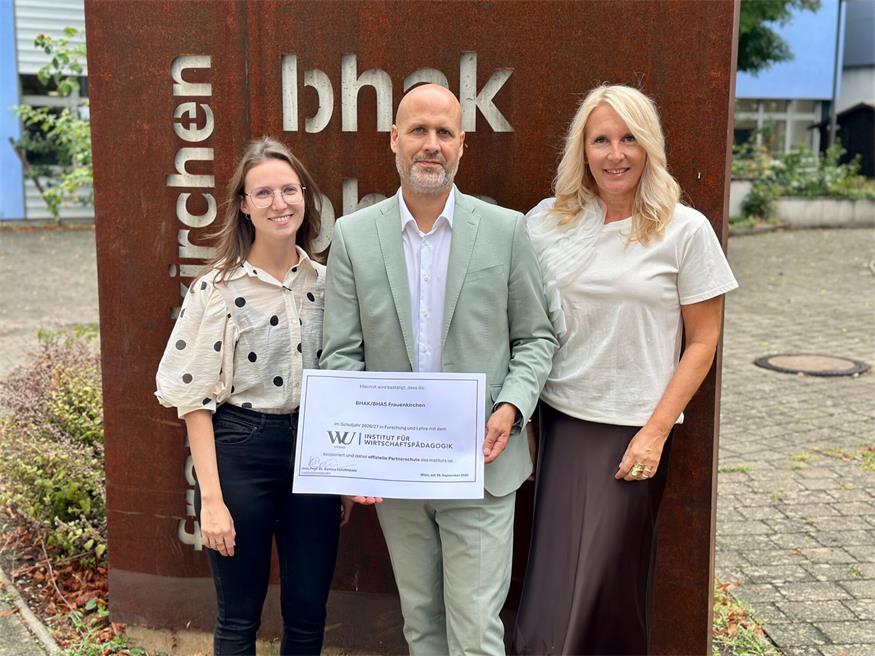 Sophie Hoffmann, Direktor Hannes Schmid und Elke Emich-Gartner
