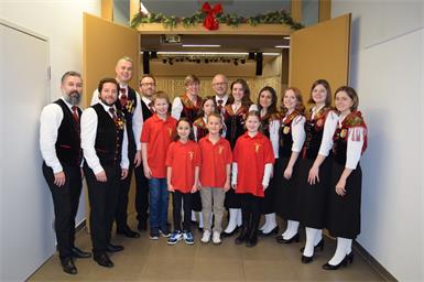 Sorgten für weihnachtliche Stimmung. Die Musiker und Musikerinnen des Musik-vereins Deutschkreutz rund um Kapellmeister Thomas Loier und Obmann Andre Pogatsch. 