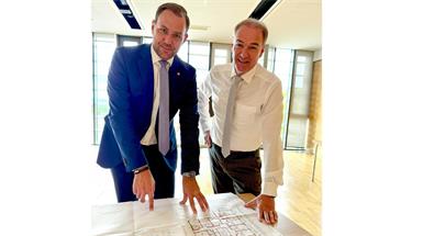 Soziallandesrat Leonhard Schneemann und Johannes Zsifkovits, Geschäftsführer der Pflegeservice Burgenland GmbH, wollen noch heuer damit beginnen, die Pläne für das erste stationäre Hospiz im Burgenland umzusetzen.