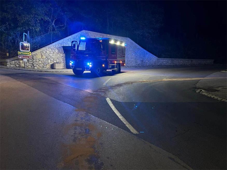 Spätabends musste die Feuerwehr wegen einer Ölspur mit erheblicher Länge ausrücken.