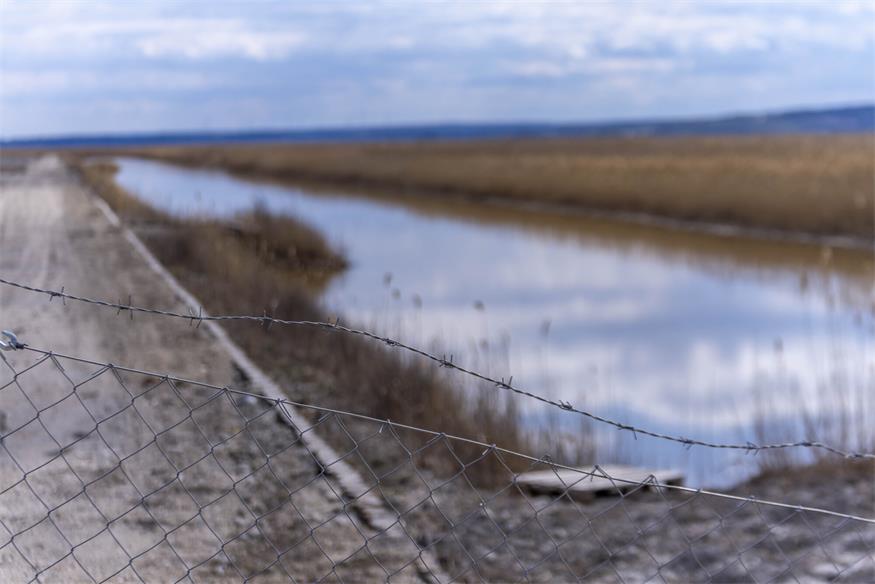 Sperrgitter und Stacheldraht könnten beim einzigen ungarischen Zugang zum Neusiedler See in Fertörakos schon bald Geschichte sein.