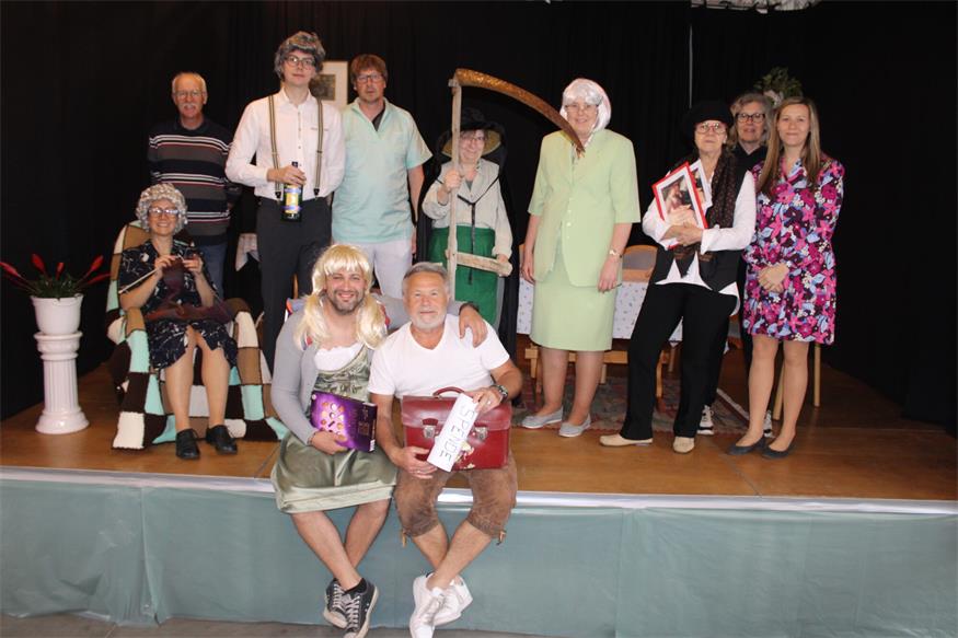 Spielten Theater. Eric Supper, Stefan Schmidt, Ali Schlapschy-Danzinger, Johann Horvath, Florian Paul, Markus Schlögl, Heidemarie Zachoval, Marion Schmidt, Ingrid Draskovits, Renate Stampf und Stefanie Fraller. 