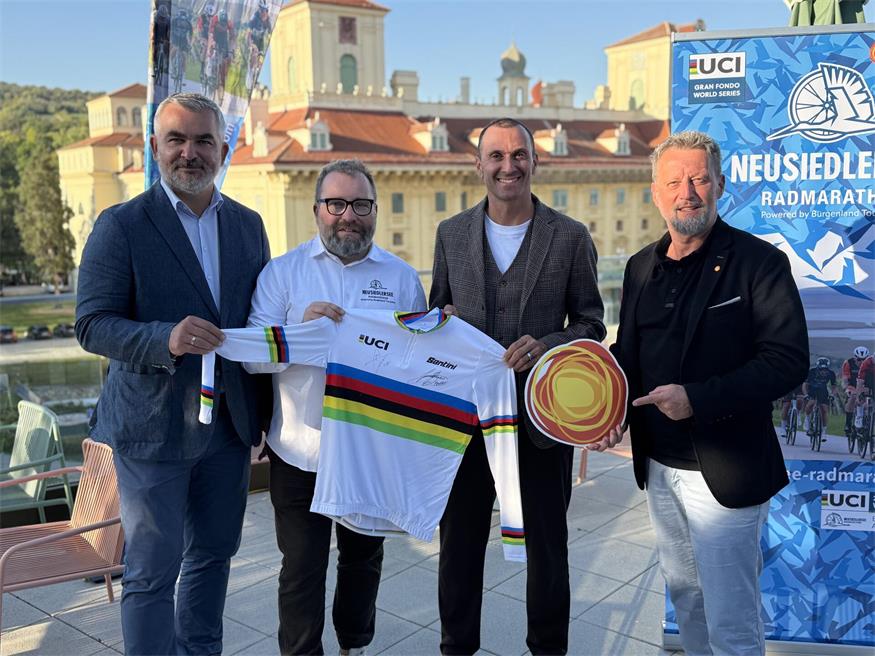 Sportlandesrat Heinrich Dorner, Chef-Organisator Johannes Hessenberger, Botschafter Ivan Basso und Kurt Kaiser (Burgenland Tourismus, v.l.).