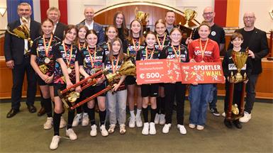 Sportler, Sportlerin, Gute Seele, Trainer, Nachwuchsstar und Nachwuchsteam des Jahres: In sechs Kategorien wurde im vergangenen Jahr zuerst nominiert, im Anschluss schafften es die Top-Fünf jeder Kategorie in die Votingphase. Dort wurden dann die Sieger ermittelt, die im Landtagssitzungssaal feierlich ausgezeichnet wurden. Wer sind in diesem Jahr die großen Sieger? Ab sofort ist die BVZ-Sportlerwahl mit der Nominierungsphase geöffnet. 