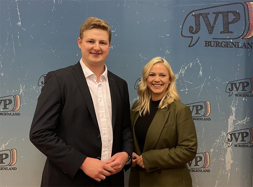 Staffelübergabe. Vanessa Tuder übergab an Daniel Heintz. 