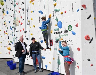 Start der Klettersaison. Bürgermeister Thomas Steiner schaute beim ersten Kletterkurs des Alpenvereins Burgenland vorbei. 