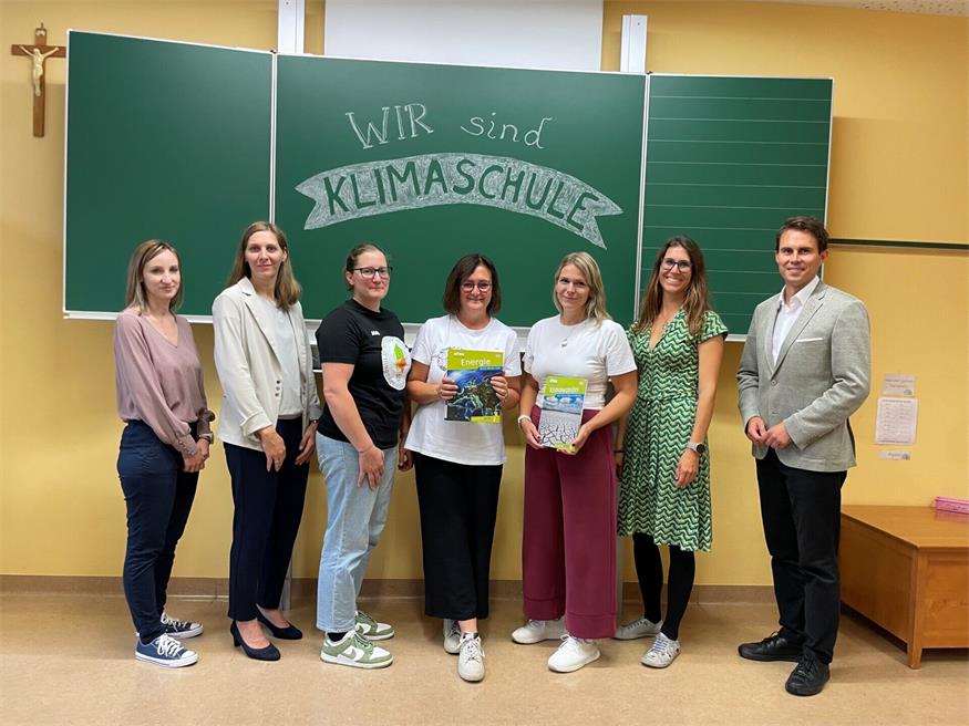 Start des Klimaschulen-Projektes: Carina Mausser (VS Sankt Martin an der Raab), Susanna Pilz (VS Sankt Martin an der Raab), Stefanie Kropf (NMS Neuhaus am Klausenbach), Marlies Meitz (VS Jennersdorf), Marina Krammer (VS Deutsch Kaltenbrunn), Michaela Heigl (KEM Jennersdorf) und David Venus (Lichtregion Jennersdorf) (v.l.)