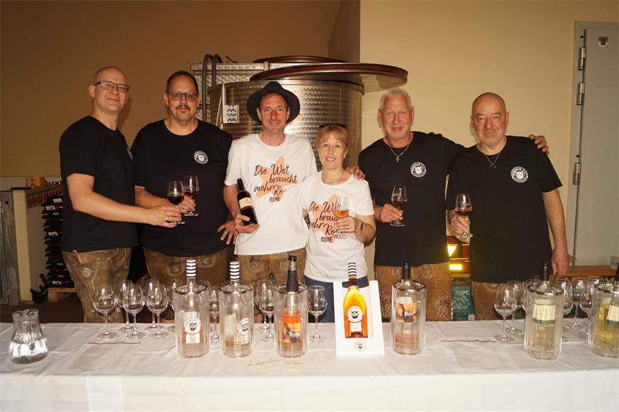 Stefan Blasig, Richard, Franz und Andrea Steiger vom Weingut Steiger, Gerhard Fink und Andi.