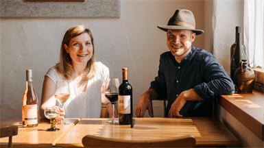 Stefan Lassl und Elisabeth Strahlhofer führen das Weingut Lassl in Sigleß künftig gemeinsam weiter.