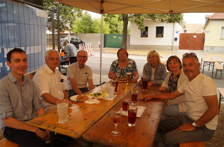 Stefan, Walter, Albert, Martina, Gabi, Sabine und Karl machten es sich gemütlich.