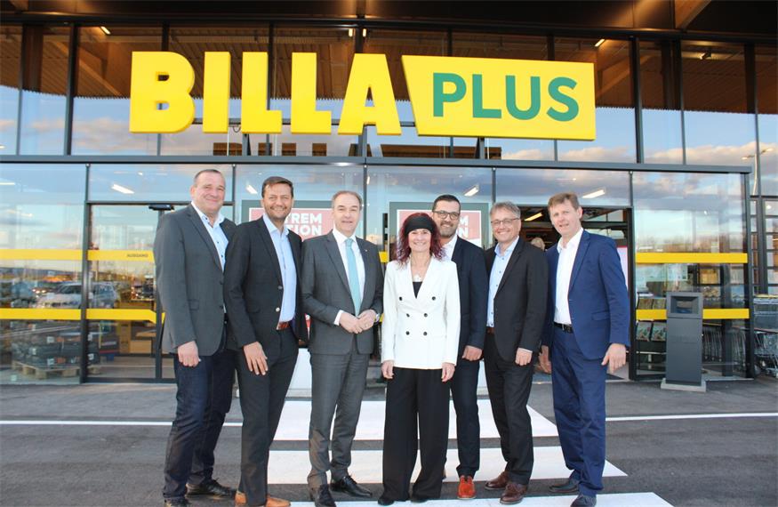 Steinberg-Dörfls Bürgermeister Manfred Schmidt, BILLA-Vertriebsleiter Goran Savic, Landesrat Leonhard Schneemann, BILLA- Vertriebsmanagerin Manuela Herrmann, BILLA PLUS-Marktmanager Sven Farkas, Wirtschaftsagentur Burgenland-Geschäftsführer Michael Gerbavsits und Oberpullendorfs Bürgermeister Johann Heisz freuten sich über die Eröffnung des 55. BILLA-Standorts im Burgenland. 