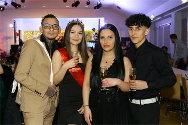 Steven Karoly, Alissia Unger, Lucy Horvath und Elias Horvath feierten am Roma-Ball in Unterwart.
