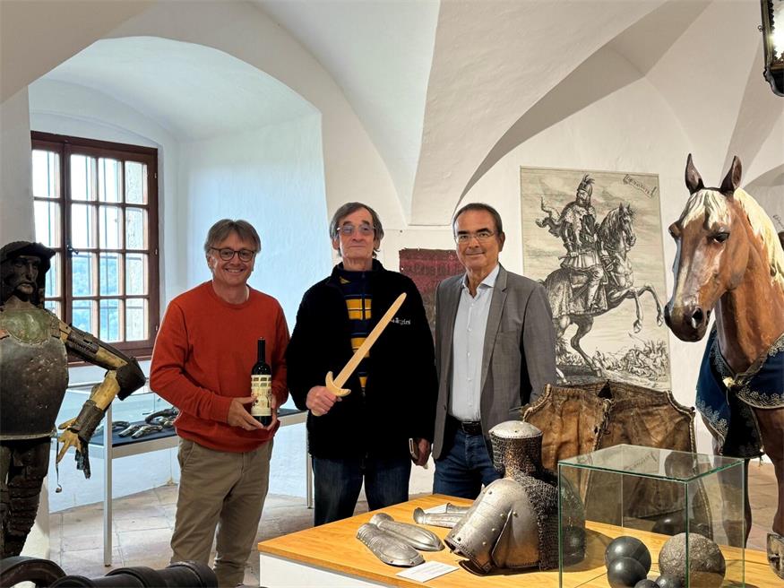 Stiftungsadministrator Michael Gerbavsits, Woki Zoltan und Burgmanager Gilbert Lang laden am 26. Oktober zum freien Eintritt.