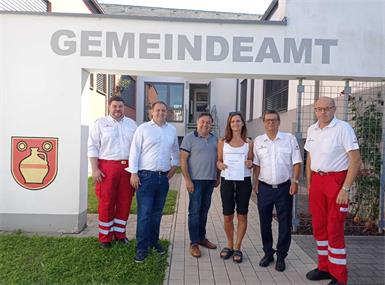 Stoob. Bezirksstellenleiter-Stellvertreter Julian Heissenberger, Vizebürgermeister Daniel Sommer, Bürgermeister Bruno Stutzenstein, Ortsstellenleiterin Brigitte Schrödl, Bezirksstellenleiter Rudolf Haider und Günter Pischof.
