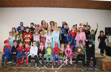 Superhelden, Prinzessinnen und viele andere tolle Verkleidungen trugen die Kids am Maskenball, die vom Team des Elternvereins der Volksschule bestens unterhalten wurden.