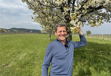 TV-Publikumsliebling Franz Posch meldet sich am Samstag live aus Donnerskirchen, wenn „Mei liabste Weis“ zu Gast am Bio-Landgut Esterhazy ist.