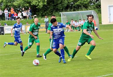 Tabellenführung behauptet! Bence Pataki (M.) und Eberau siegten auch gegen Neuberg mit 2:0.