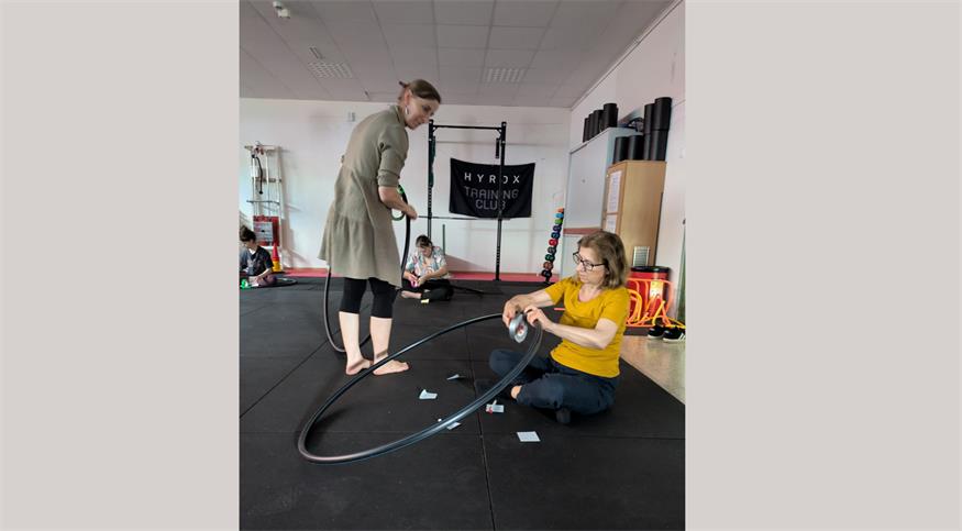Teilnehmerin mit Workshop-Leiterin Verena Kröss-Illmer