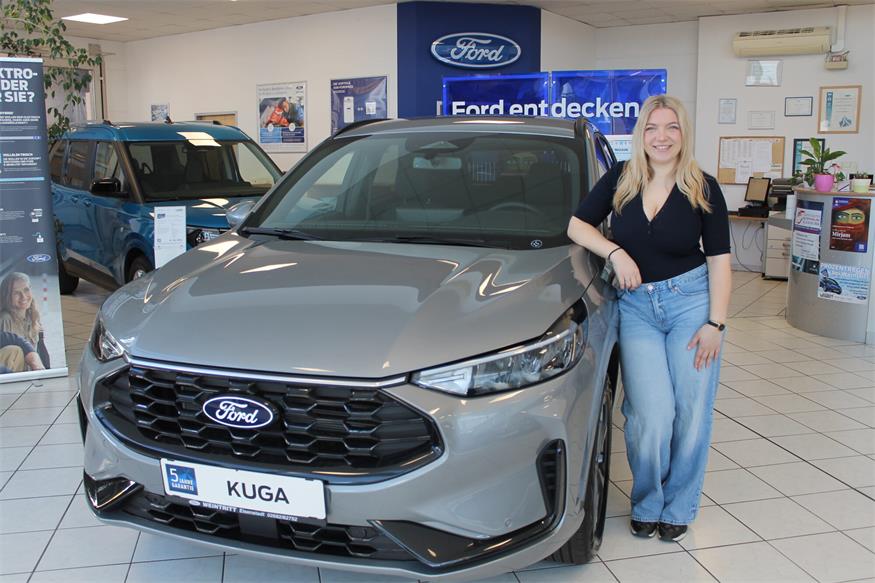 Teresa Weintritt informierte die zahlreichen Gäste im Autohaus Weintritt über die neuesten Ford-Modelle.