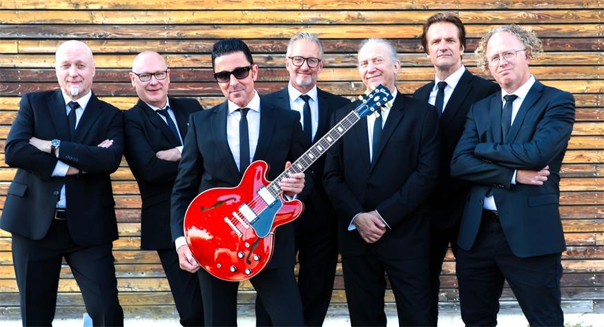 "The Jukebox Bandits": Christian "The CJ" Janisch, Tom Schwarzmann, Christian "Lucky Dean Luciano" Lackinger, Toni "Tony Moronie" Zupanjac, Tamas "Pistol Pete" Peter, Flo Tuchacek und Michael "Migo" Graf