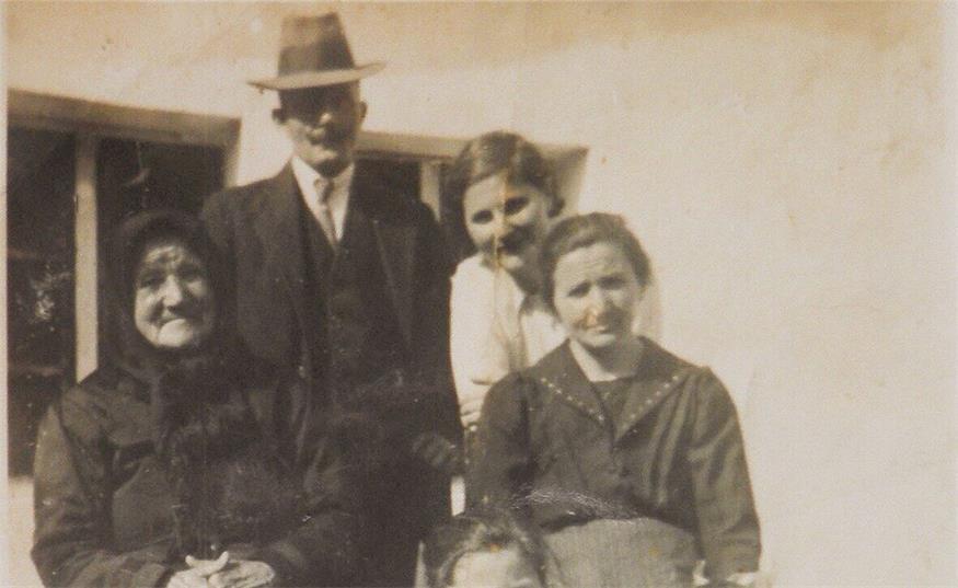 Theresia Kummer, geb. Raidl mit Tochter Johanna, Schwiegersohn Jakob Edelmann und den Enkelkindern Johanna und Theresia.