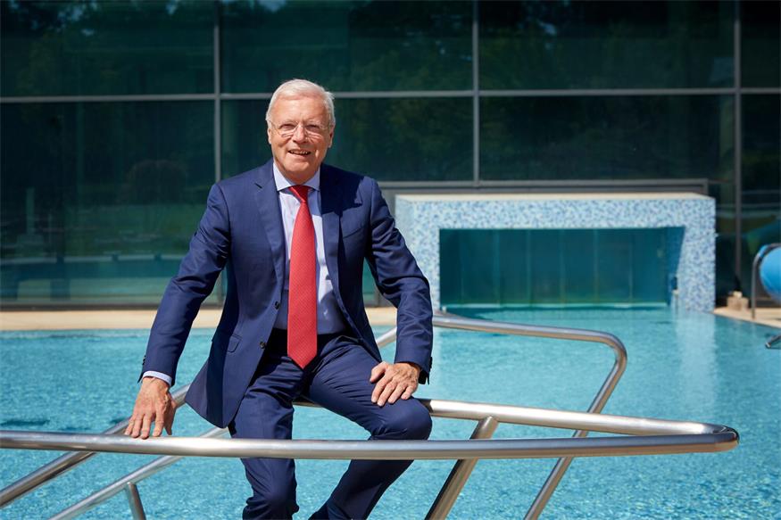 Thermen als Zugpferd. Als Tourismusdirektor sorgte Gerhard Gucher zu Beginn der 2000er-Jahre für Aufschwung, als Direktor der VAMED Vitality World für Vernetzung und nachhaltige Initiativen. Jetzt tritt er den wohlverdienten Ruhestand an.