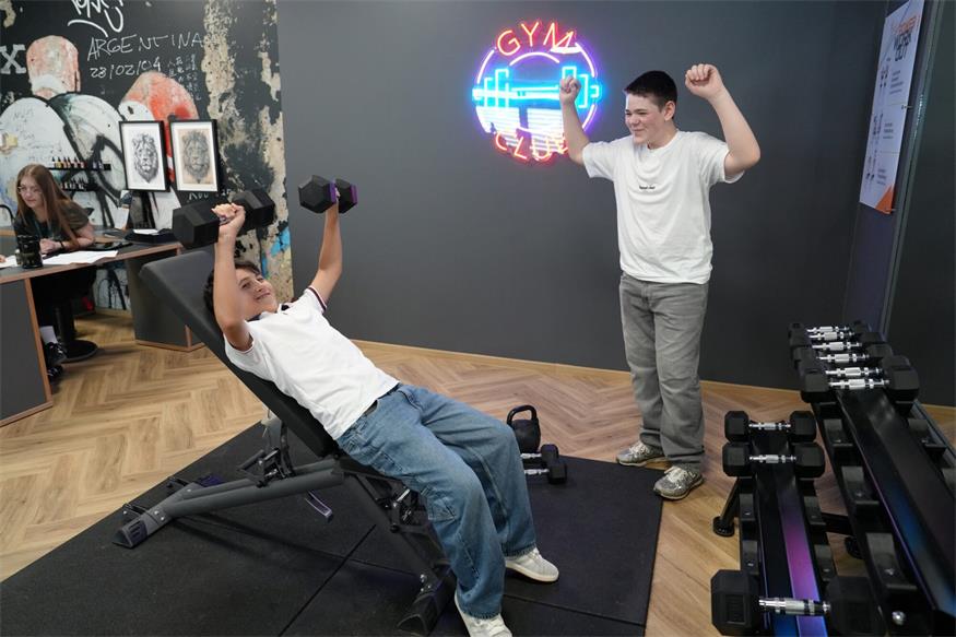 Timo Fasching und Felix Gmeiner versuchten sich als Fitnesstrainer.