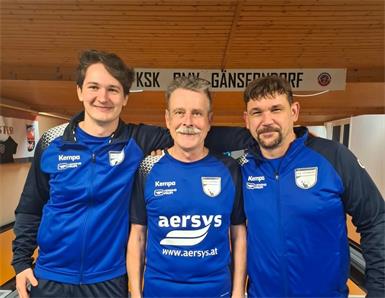 Tobias Zagler, Manfred Kovacs und Thomas Baumgartner (v.l.) freuten sich über den überraschenden Erfolg ihres SKK Steinberg gegen den Tabellenzweiten aus Leoben.