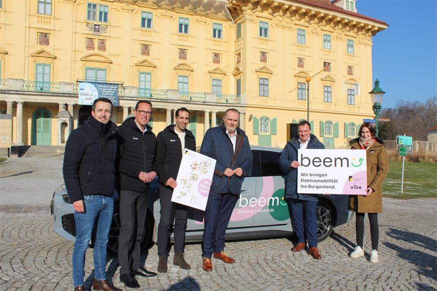 Tourstopp in Eisenstadt. Felix Benjamin Petzold, Reinhard Czerny, Stephan Sharma, Hans Peter Doskozil, Paul Blaguss und Kristin Himler (v.l.) präsentierten das burgenländische E-Auto-Abo.