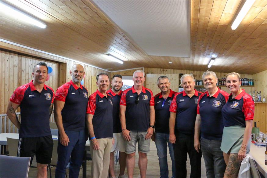 Trainer Denis Glavina, Botschafter der Republik Kroatien Mario Pavlak, Nikolaus Berlakovich, Obmann des Fußballvereins Kleinwarasorf Mark Domnanovich, Obmann des Fußballvereins Großwarasdorf Ronald Derdak, ehemaliger Obmann des SC Großwarasdorf/Nebersdorf Stefan Bantsich, DDr. Stanko Horvath, Gruppenobmann des Fußballverbandes Gerhard Kornfeind und Simone Bantsich beim 10 Jahre Jubiläum der Hrvati.