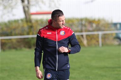 Trainer Denis Glavina und die SPG Hrvati setzen in der Vorbereitung auf Professionalität – ein neuer Physiotherapeut mit Profi-Hintergrund soll die Mannschaft in der kommenden Saison fit halten.