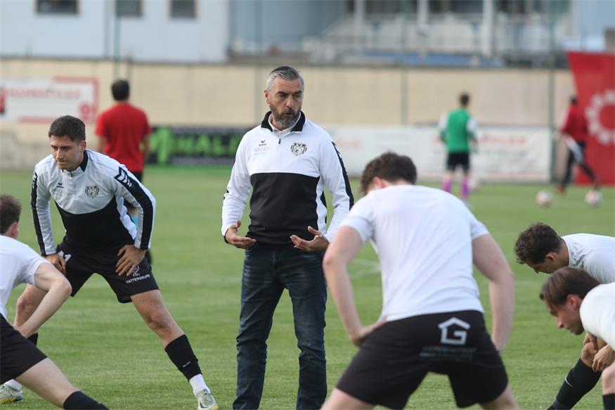 Trainer Hannes Friesenbichler und Vizemeister Rohrbach gehen als Favoriten in die 2. Liga-Saison.