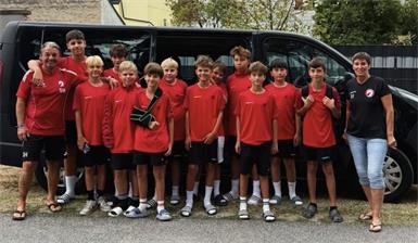 Trainer-Legende Horst Schiefer mit seinen Jungs in Gars am Kamp.